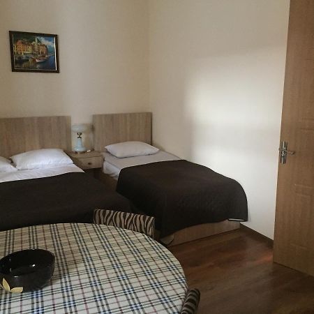Hotel R And B Borjomi Esterno foto