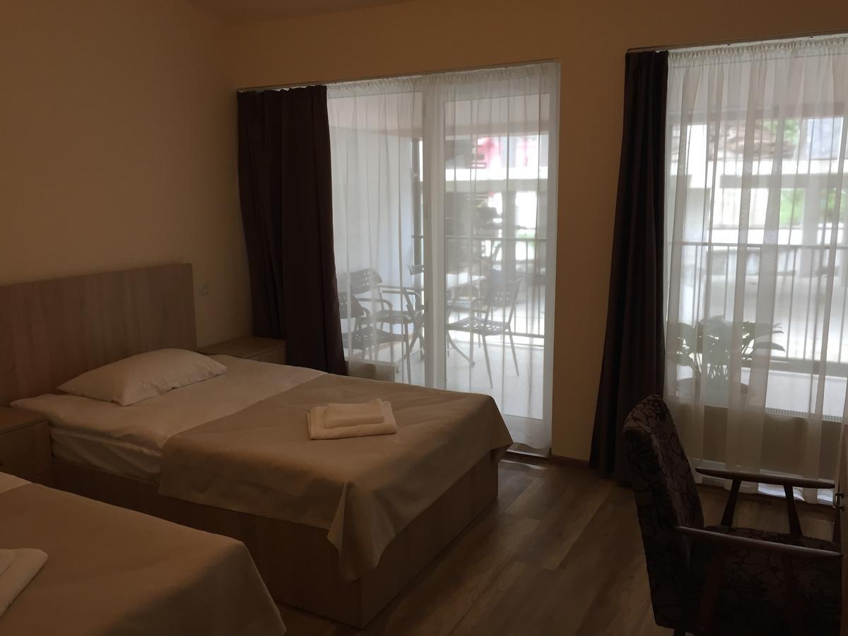 Hotel R And B Borjomi Esterno foto