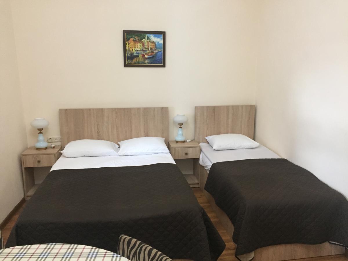 Hotel R And B Borjomi Esterno foto